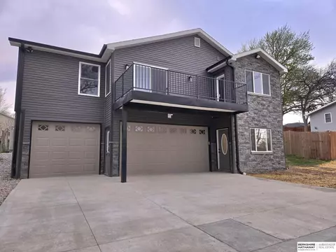 612 S 6th St, Plattsmouth, NE 68048