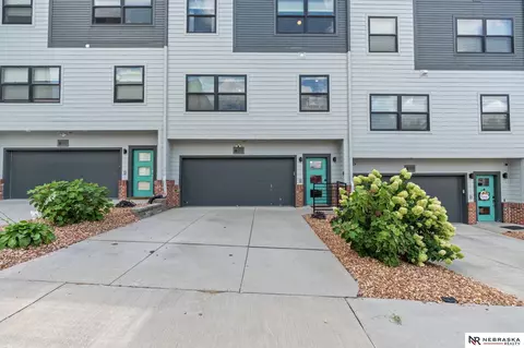 3105 Mayberry Plz, Omaha, NE 68105