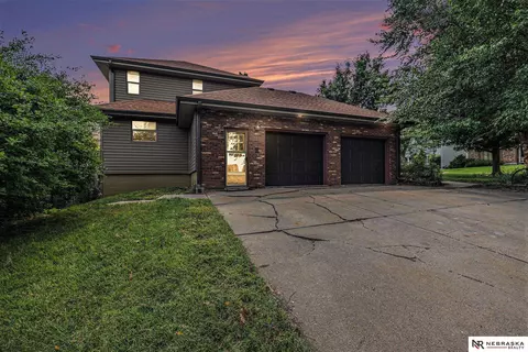 801 S Fillmore St, Papillion, NE 68046
