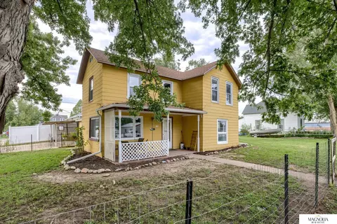 122 Walnut St, Pleasant Dale, NE 68423