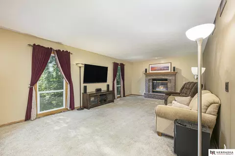 605 Ruby Rd, Papillion, NE 68133 photo 9