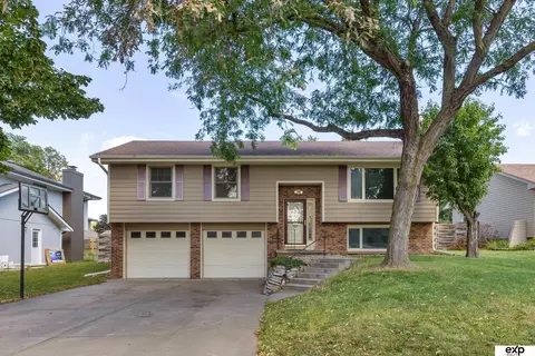3404 Lynnwood Dr, Bellevue, NE 68123