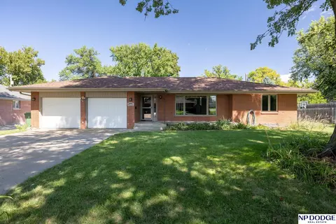 14540 Oak Ln, Waverly, NE 68462