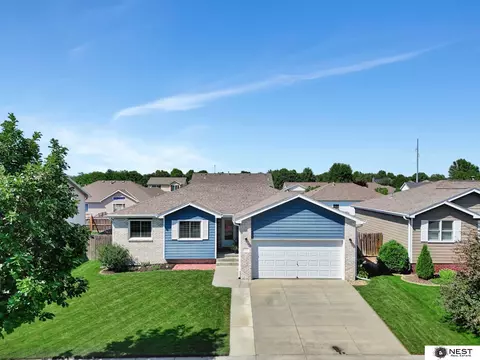 1800 Chloe Ln, Lincoln, NE 68512