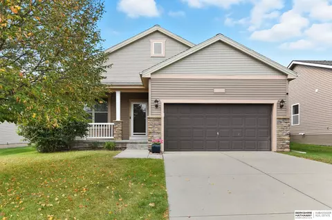 17125 Colony Dr, Omaha, NE 68136