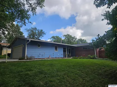700 Eldon Dr, Lincoln, NE 68510