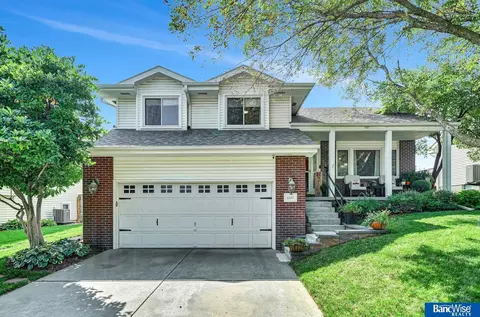 5327 Elk Ridge Rd, Lincoln, NE 68516