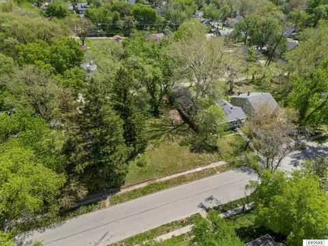 4729 N 38th St, Omaha, NE 68111