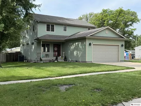 215 W 6th St, Wilber, NE 68465