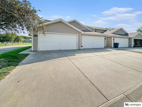 506 Lakeside Dr, Lincoln, NE 68528