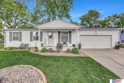 1401 Urbana Ln, Lincoln, NE 68505