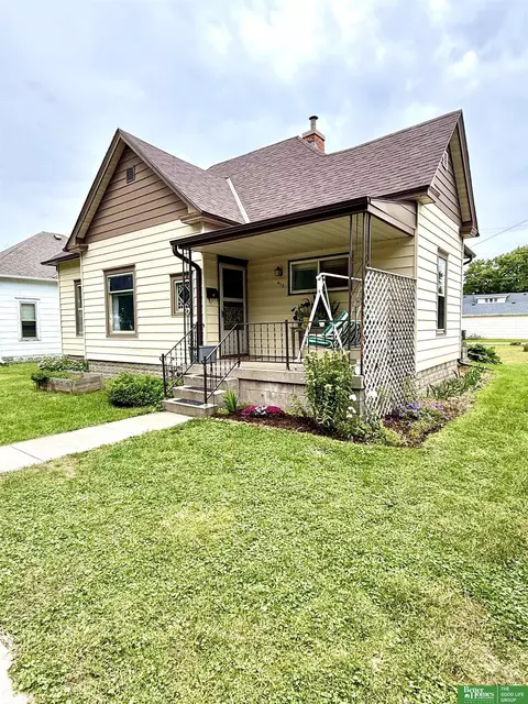 413 N Iowa Ave, York, NE 68467