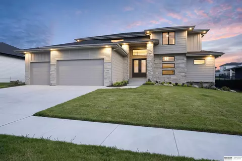 21009 C St, Elkhorn, NE 68022