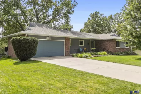 8021 Lillibridge St, Lincoln, NE 68506