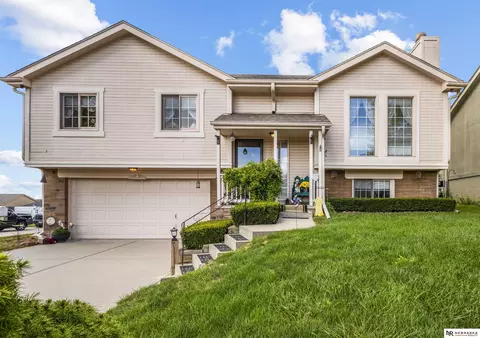 8232 Potter St, Omaha, NE 68122