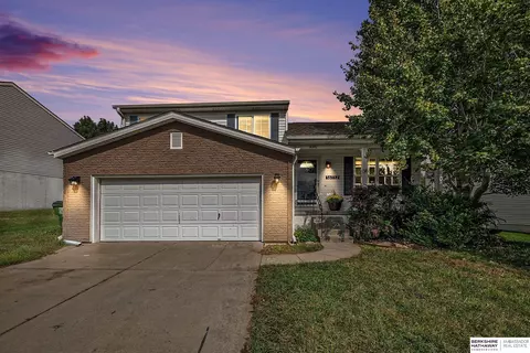 16112 Cottonwood Ave, Omaha, NE 68136
