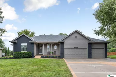 20014 Elkhorn Ridge Dr, Elkhorn, NE 68022