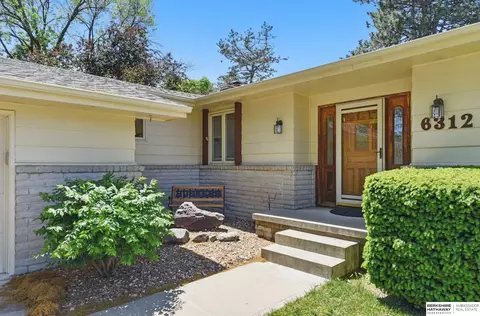 6312 S 72nd Ave, Ralston, NE 68127