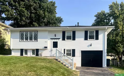 3964 Iowa St, Omaha, NE 68112