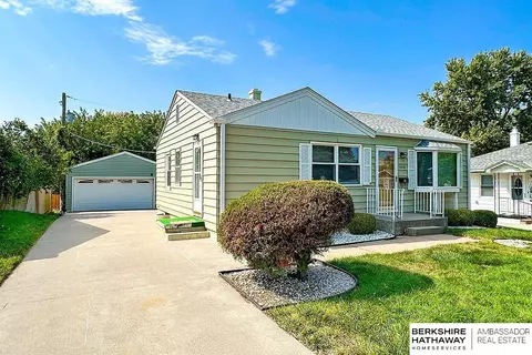 4876 S 52nd St, Omaha, NE 68117