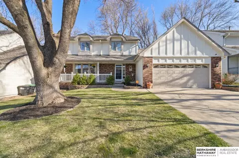 10422 Y St, Omaha, NE 68127