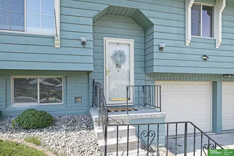 5117 S 103rd Cir, Omaha, NE 68127