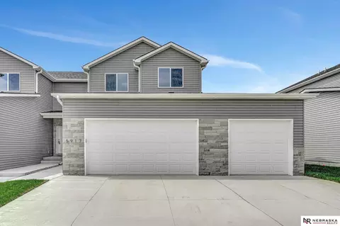 5917 S 94th St, Lincoln, NE 68526
