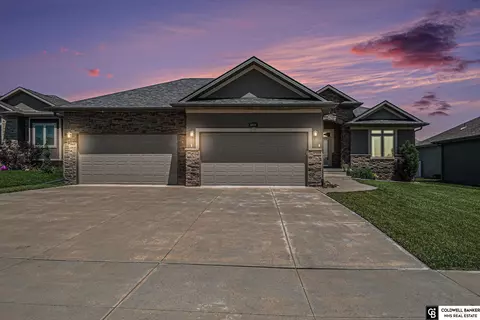 3020 Whispering Wind Blvd, Lincoln, NE 68516