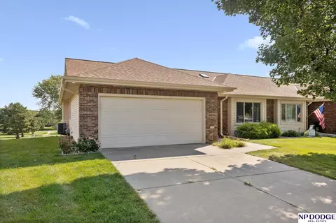 5536 Moor Dr, Lincoln, NE 68516