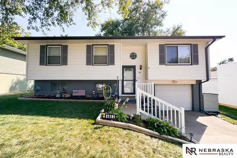 4863 O St, Omaha, NE 68117