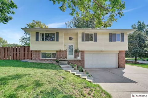 6001 Fleetwood Dr, Lincoln, NE 68516