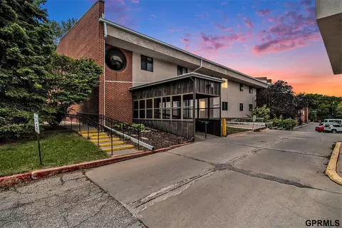 2820 N 66th Ave #203, Omaha, NE 68104