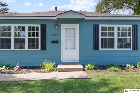 7432 La Vista Dr, La Vista, NE 68128
