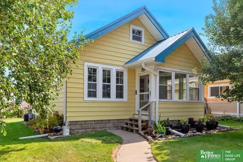 2321 N 49 St, Omaha, NE 68104