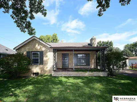 5040 Dudley St, Lincoln, NE 68504