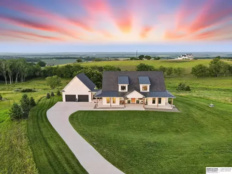 6434 Big Sky Ln, Fort Calhoun, NE 68023
