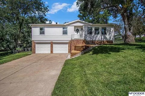 15610 Howard Ln, Bennington, NE 68007