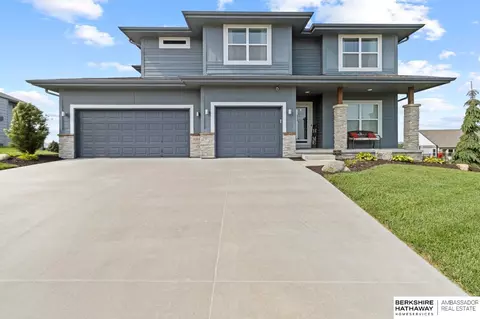 9964 S 105 Ave, Papillion, NE 68046