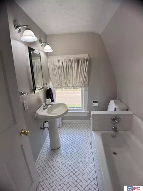 Bath - 522 N 12th St, Beatrice, NE 68310 photo 5 of 5