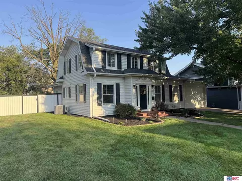 522 N 12th St, Beatrice, NE 68310