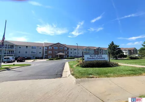 2425 Folkways Blvd #220, Lincoln, NE 68521