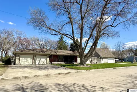1307 10th Ave, Central City, NE 68826