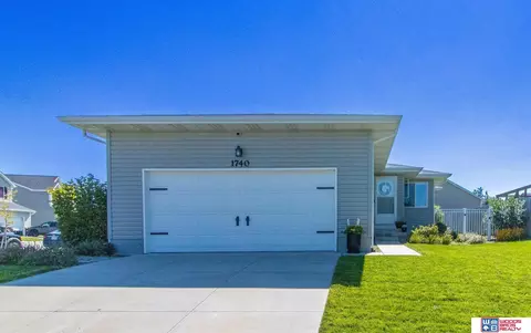 1740 SW Derek Ave, Lincoln, NE 68522