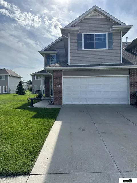 6037 Glenbrook Ln, Lincoln, NE 68512