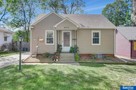 6719 Orchard St, Lincoln, NE 68505
