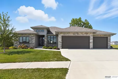 20655 Laurel Ave, Elkhorn, NE 68022