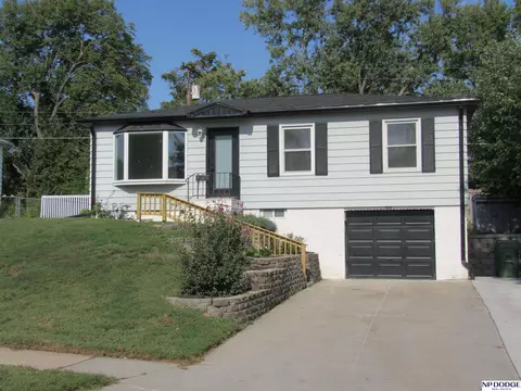 2222 Lillian St, Bellevue, NE 68005