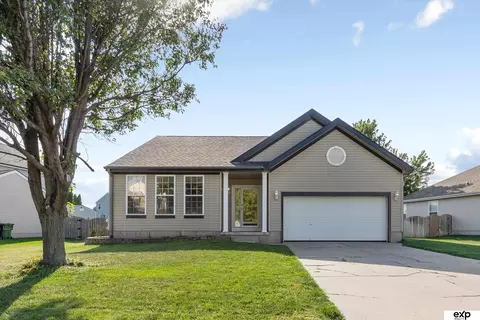 2110 Mineral Dr, Papillion, NE 68046