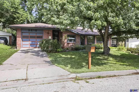 3215 Curtis Dr, Lincoln, NE 68506