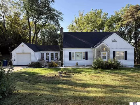 2405 Sidney St, Bellevue, NE 68005